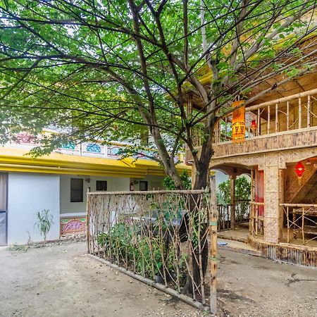 Готель Bambooze Hauz Balabag  Екстер'єр фото