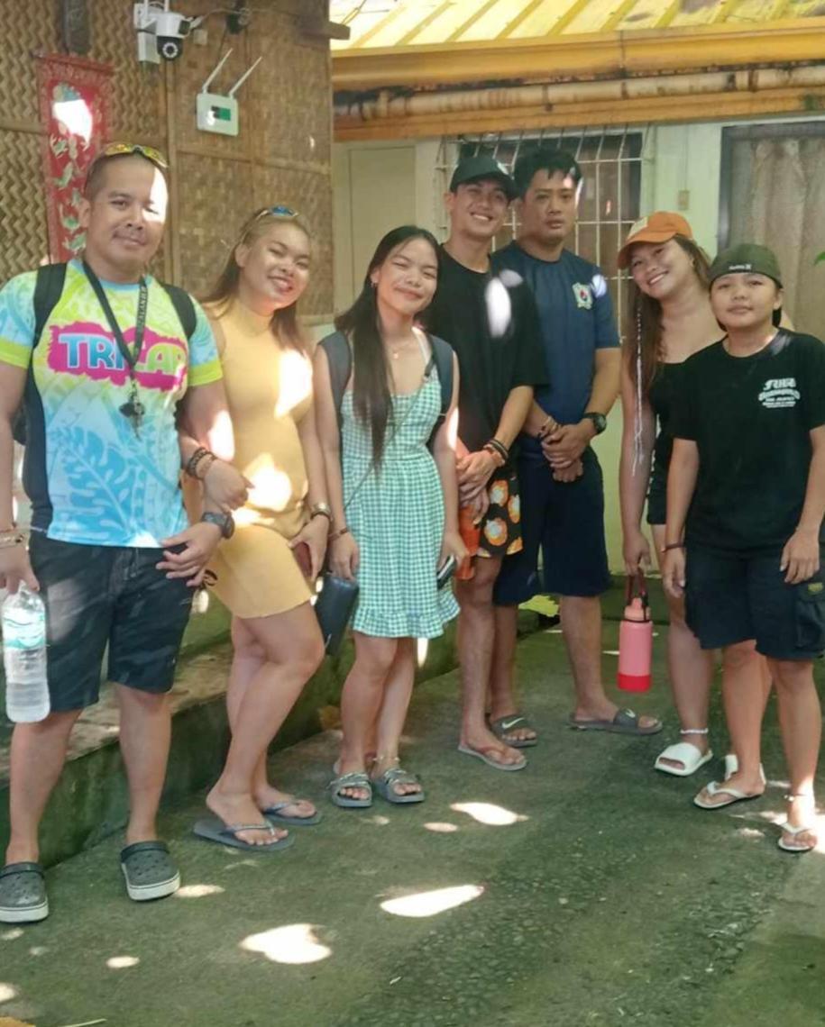 Готель Bambooze Hauz Balabag  Екстер'єр фото